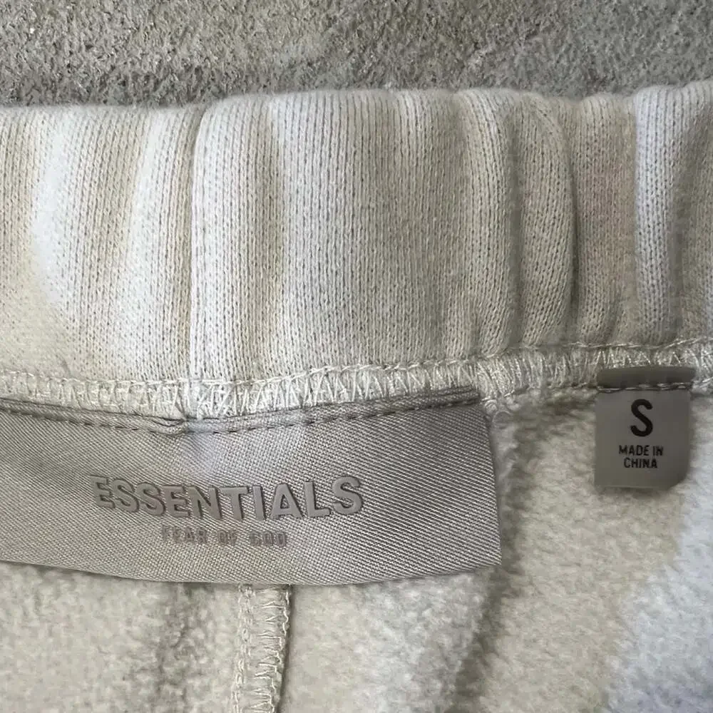 Fear of God ESSENTIALS Fleece Sweatpants in Light Bone/Oatmeal sz Small